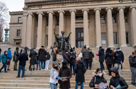 NEW YORK, NY - FEBRUARY 24: Prospective students wait for a tour to begin February 24, 2022 on the campus of Columbia University in New York City. (Photo by Robert Nickelsberg/Getty Images)